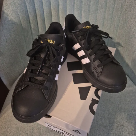 Adidas Black and White Classic Sneakers Woman Size 6 - Picture 1 of 12